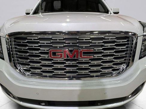 Used 2019 GMC Yukon Denali w/ Denali Ultimate Package AWD/4WD image 12