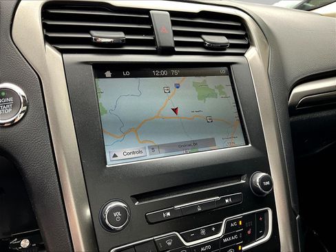 Used 2017 Ford Fusion SE w/ Fusion SE Technology Package FWD image 14