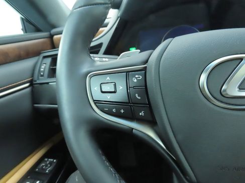 Used 2022 Lexus ES 300h w/ Premium Package image 11