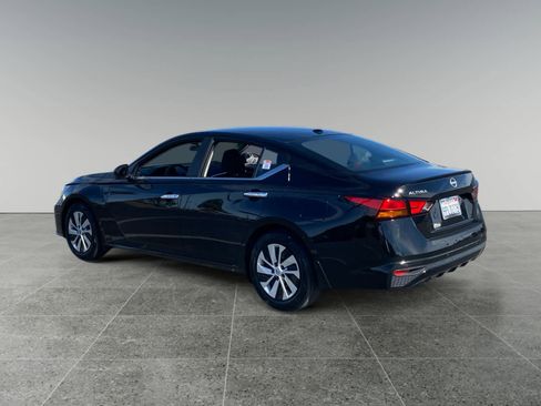 Used 2025 Nissan Altima 2.5 S image 3