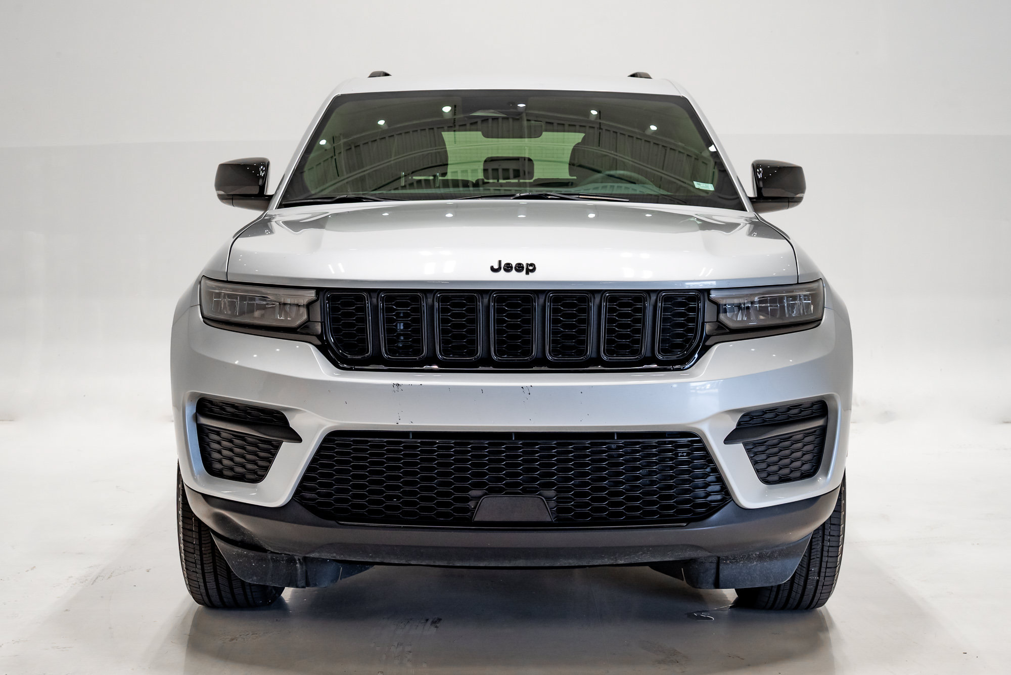 Certified 2025 Jeep Grand Cherokee Altitude AWD/4WD image 4
