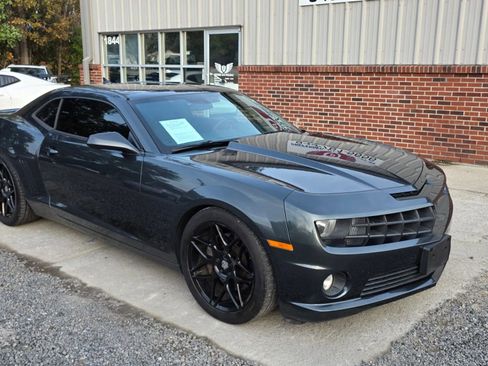 Used 2013 Chevrolet Camaro SS image 2