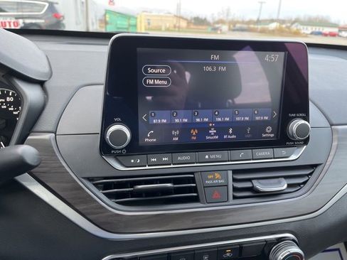 Used 2024 Nissan Altima 2.5 SV image 16