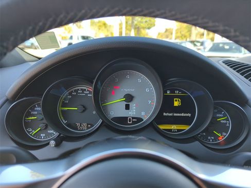 Used 2017 Porsche Cayenne S Platinum image 42