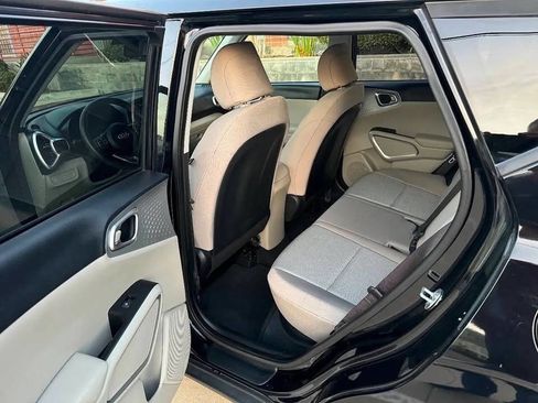 Used 2020 Kia Soul LX image 8