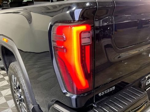 Used 2022 Nissan Pathfinder SL image 42