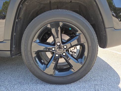 Used 2023 Jeep Grand Cherokee Altitude RWD image 21