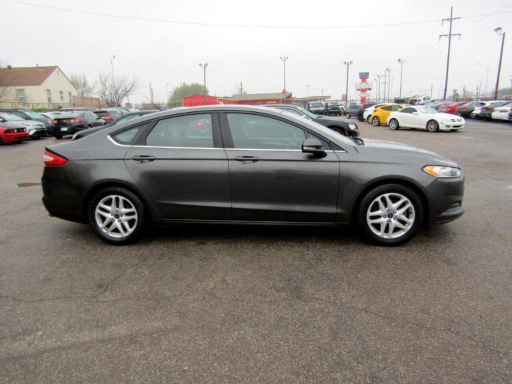 Used 2016 Ford Fusion SE FWD image 10