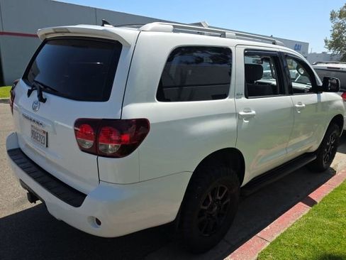 Used 2019 Toyota Sequoia SR5 AWD/4WD image 2