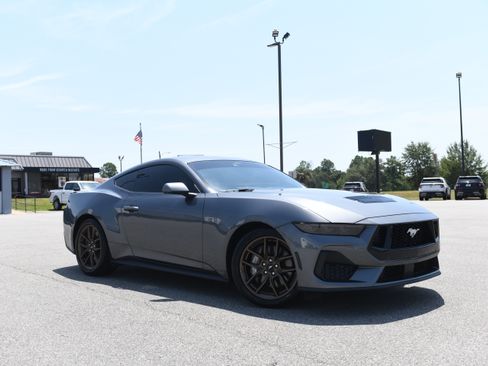 Used 2025 Ford Mustang GT RWD image 2
