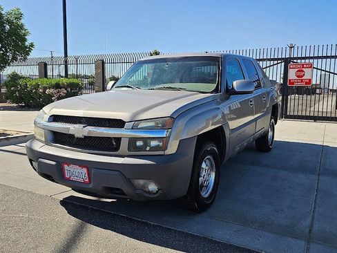Used 2002 Chevrolet Avalanche 2WD w/ Convenience Pkg image 3