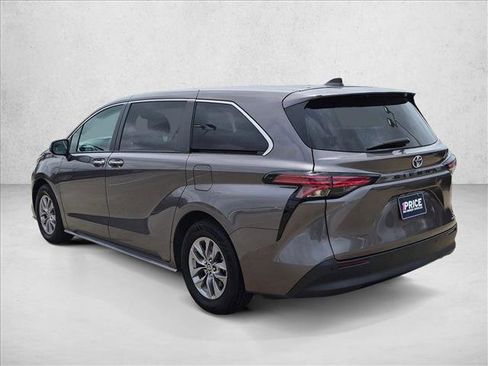 Used 2022 Toyota Sienna XLE FWD image 7