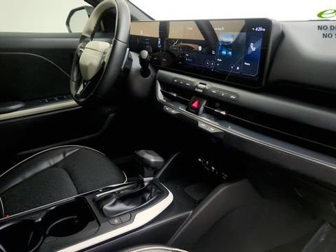 Used 2025 Kia K4 GT-Line FWD image 35