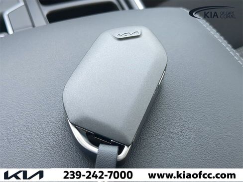 Used 2025 Kia Sorento LX image 28