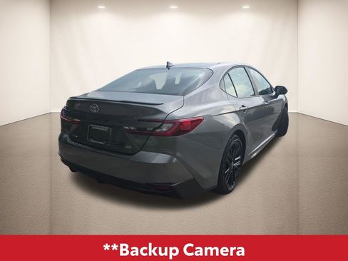 Used 2025 Toyota Camry SE w/ Convenience Package FWD image 4