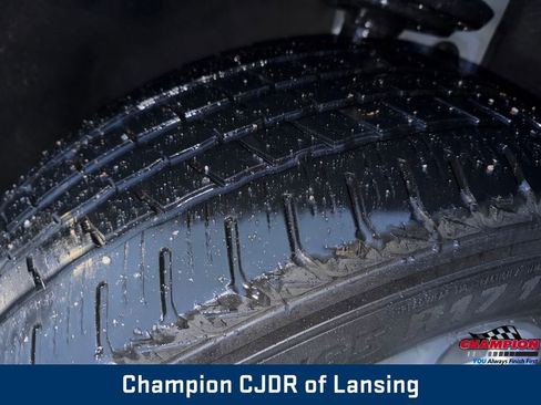 Used 2019 GMC Acadia SLE image 30