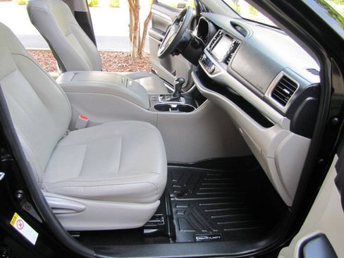 Used 2016 Toyota Highlander XLE FWD image 24