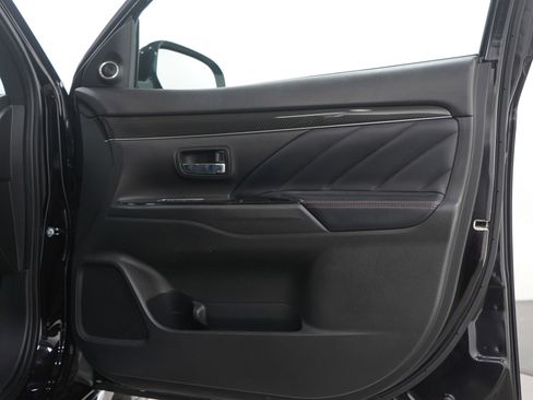 Used 2022 Mitsubishi Outlander LE image 9