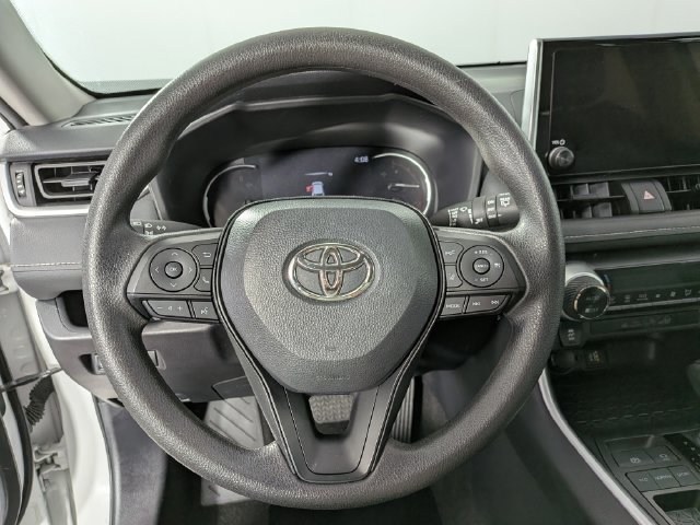 Used 2025 Toyota RAV4 XLE FWD image 16