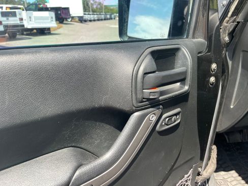 Used 2017 Jeep Wrangler Unlimited Sport w/ Quick Order Package 24S AWD/4WD image 11