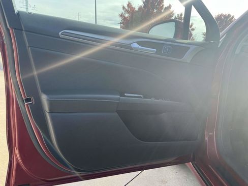 Used 2016 Ford Fusion SE w/ Equipment Group 502A image 12