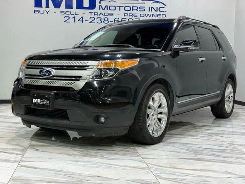 Used 2013 Ford Explorer XLT image 2