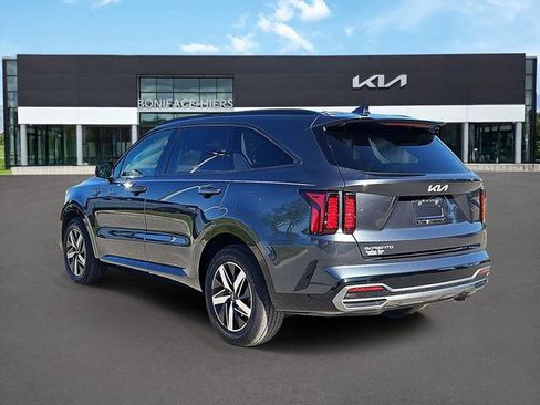 Certified 2023 Kia Sorento EX image 3