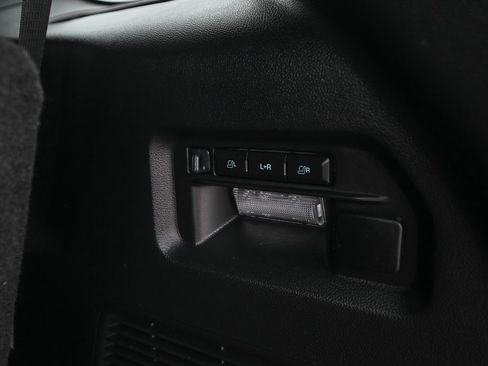 Used 2025 Ford Explorer ST image 17