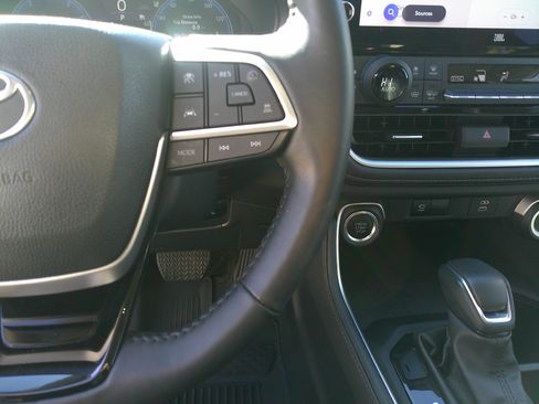 Used 2024 Toyota Grand Highlander Limited image 21