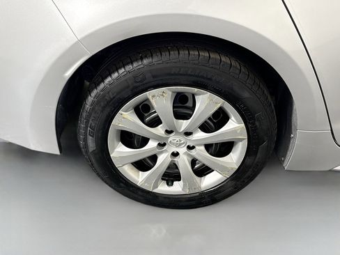 Used 2020 Toyota Corolla LE image 32