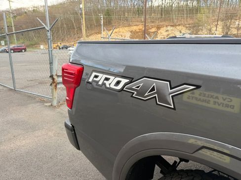 Used 2019 Nissan Titan PRO-4X image 10
