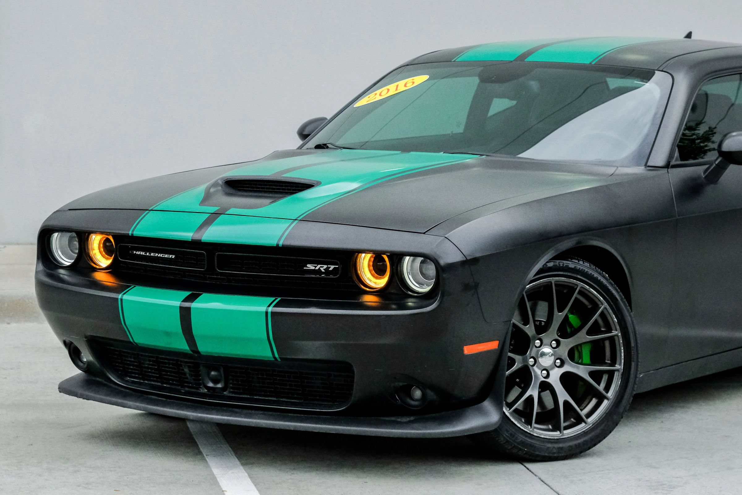 Used 2016 Dodge Challenger SRT w/ Technology Group RWD image 6