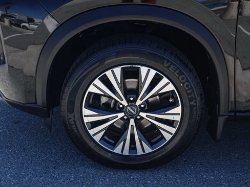 Used 2023 Nissan Rogue SV FWD image 11