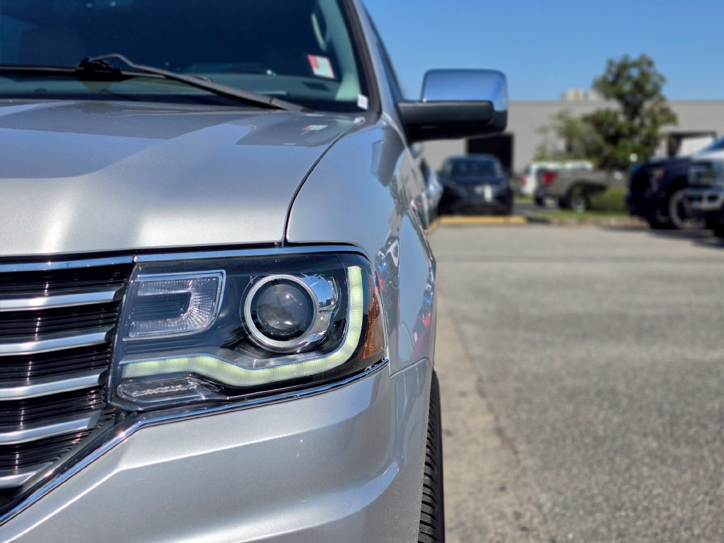 Used 2017 Lincoln Navigator Select RWD image 11