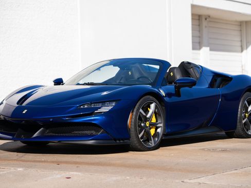 Used 2025 Ferrari SF90 Spider image 16