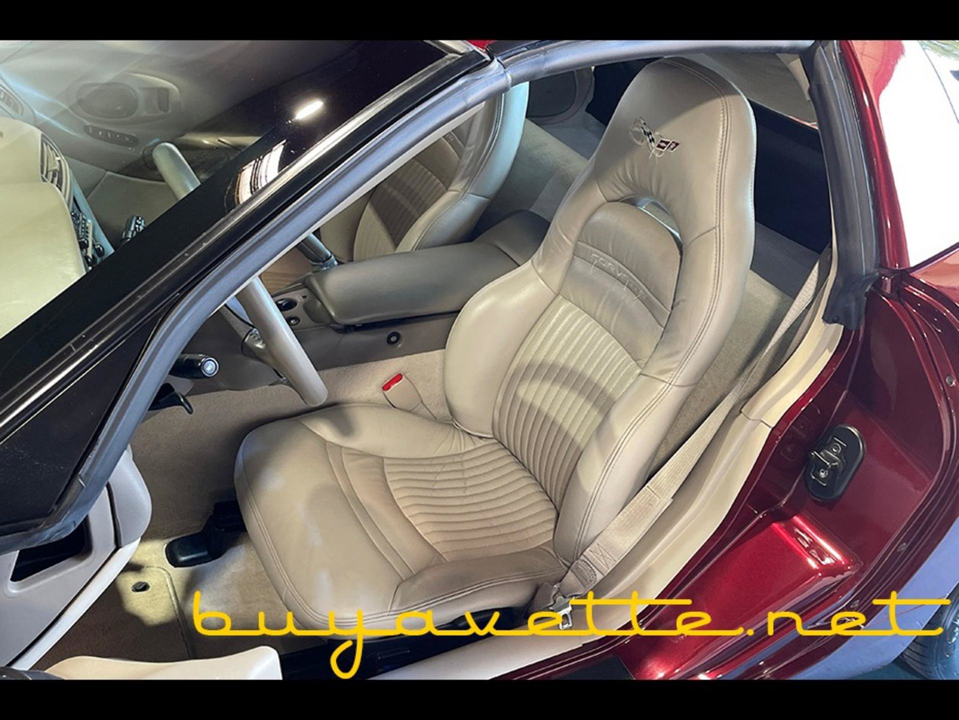 Used 2003 Chevrolet Corvette Coupe w/ Preferred Equipment Group RWD image 17