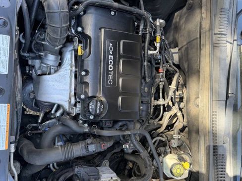 Used 2015 Chevrolet Cruze LT image 19