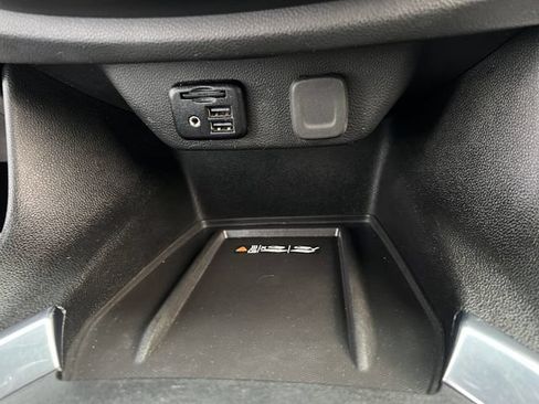 Used 2023 Chevrolet Traverse RS FWD image 18