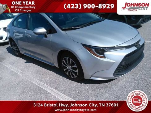 Used 2024 Toyota Corolla LE FWD image 1