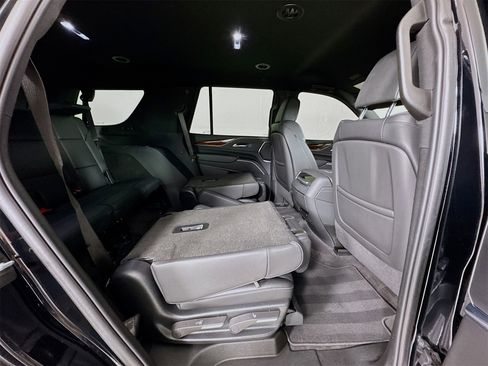 Used 2024 Cadillac Escalade Luxury image 29