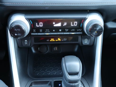 Certified 2025 Toyota RAV4 XLE FWD image 34