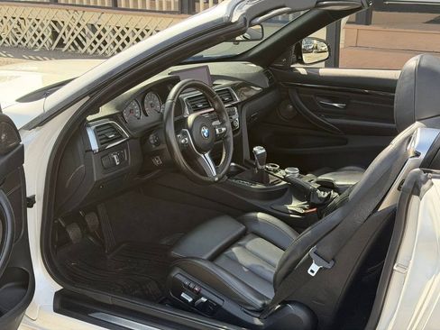Used 2018 BMW M4 Convertible RWD image 17