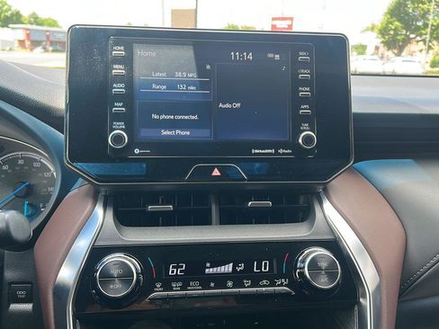 Used 2022 Toyota Venza XLE AWD/4WD image 23