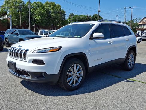 Used 2018 Jeep Cherokee Limited AWD/4WD image 3