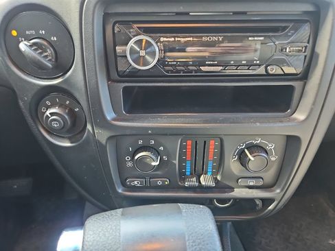 Used 2006 Chevrolet TrailBlazer LS AWD/4WD image 18