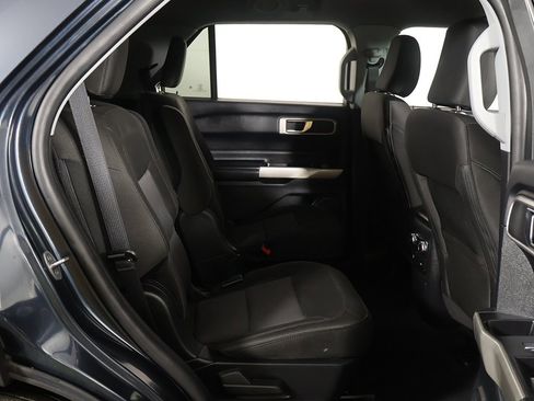 Used 2022 Ford Explorer XLT image 29