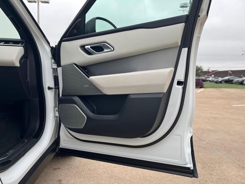 Used 2019 Land Rover Range Rover Velar R-Dynamic SE image 36