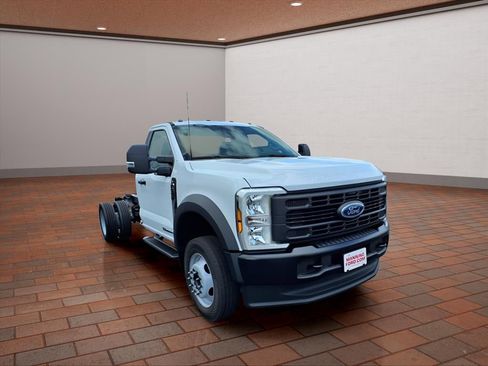 New 2025 Ford F550 4x4 Regular Cab Super Duty image 2