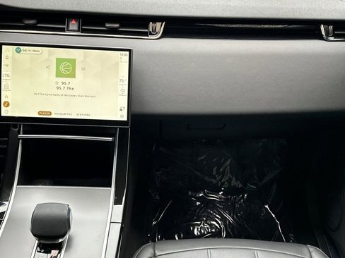 Used 2024 Land Rover Range Rover Evoque Dynamic SE image 32