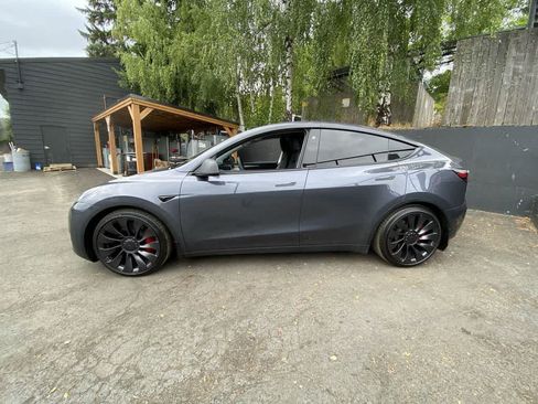 Used 2023 Tesla Model Y Performance AWD/4WD image 3